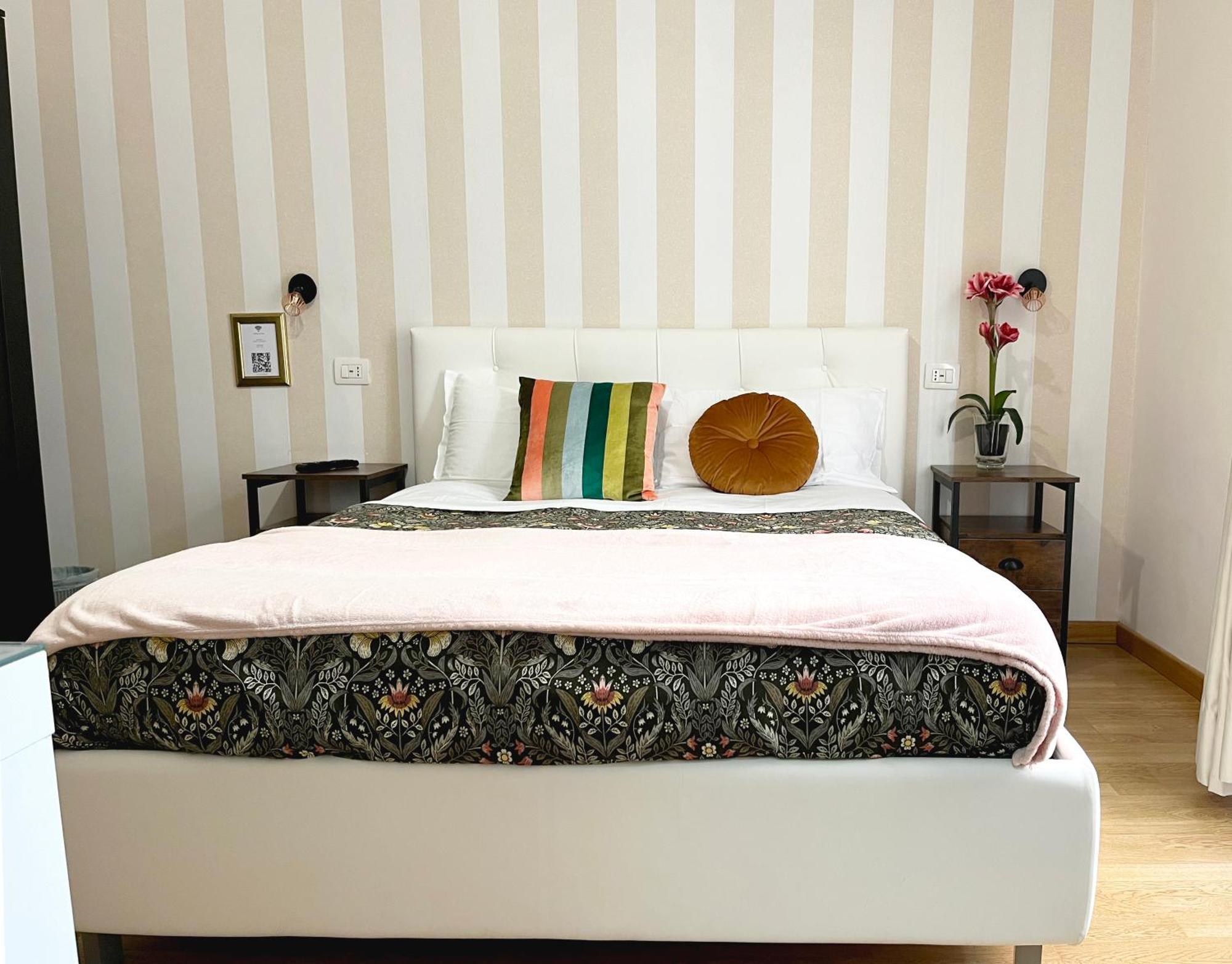 Monti49 Guesthouse Рим Экстерьер фото